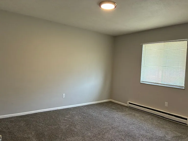 Waynedale Circle Apartments — Photo 34