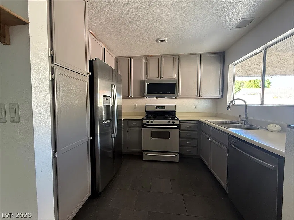 2 bed, 2.0 bath, 1053 sqft, $2,000 — Photo 4