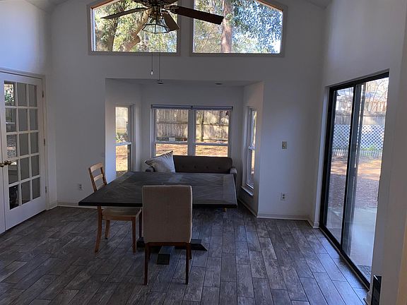 3rd image of 728 Lupine Ln