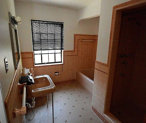3rd image of 15441 Warwick St