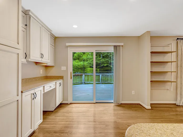 6717 Reynard Dr — Photo 15