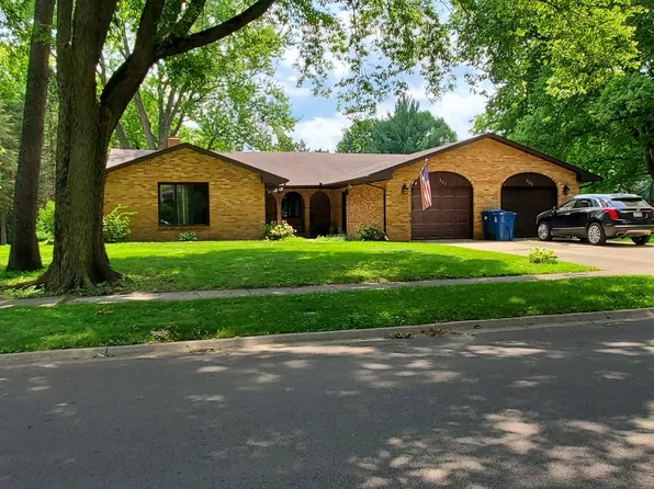 325 E Mulberry St, Watseka, IL 60970