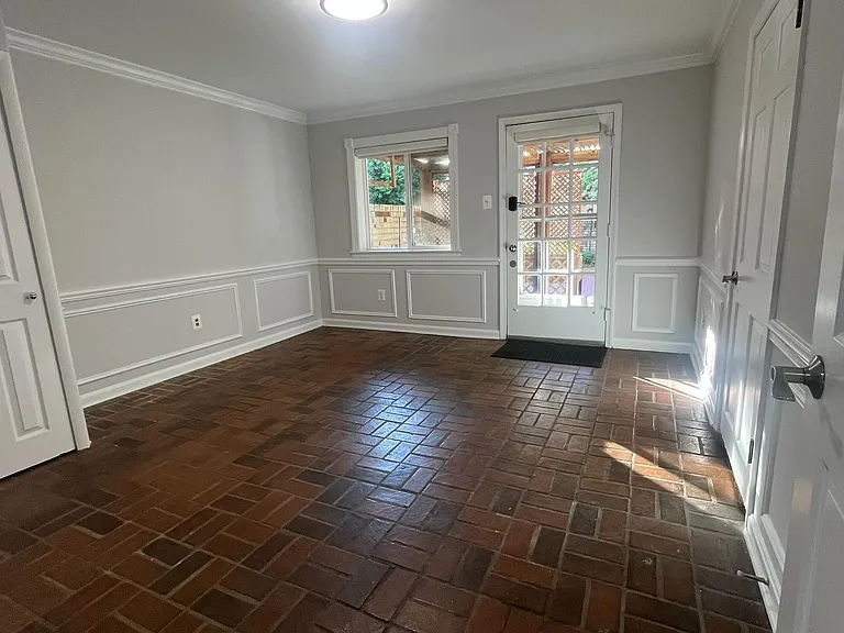 315 N Maple Ave — Photo 8