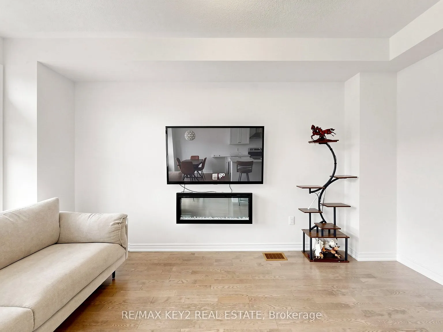 5 bed, $3,390 — Photo 3