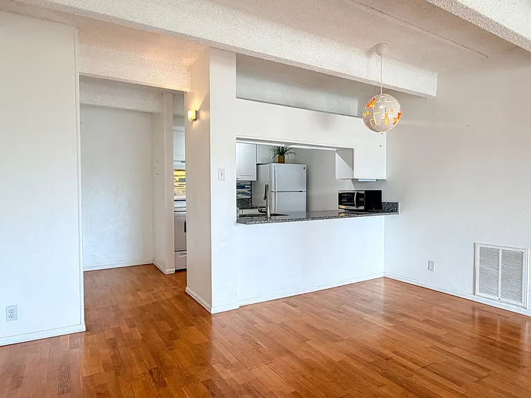 1433 N Williams St #602 — Photo 12