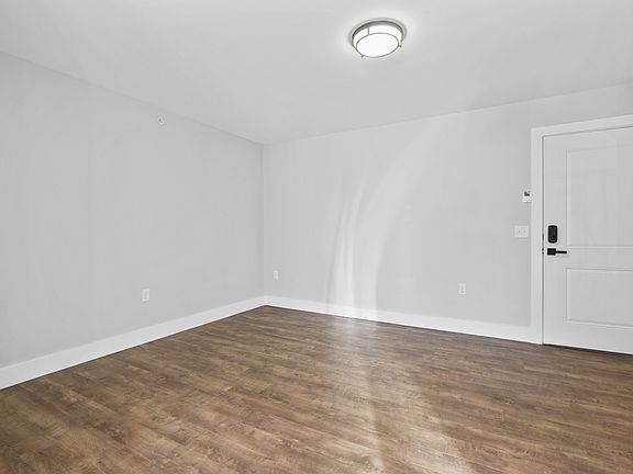 4th image of 969 Hopmeadow St #304