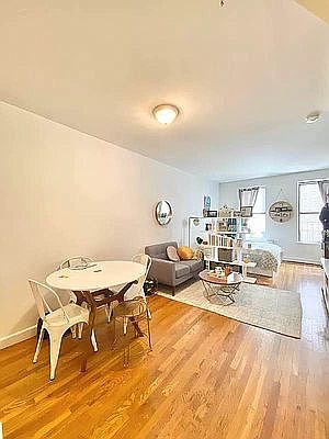 2nd image of 1819 2nd Ave APT 4RS