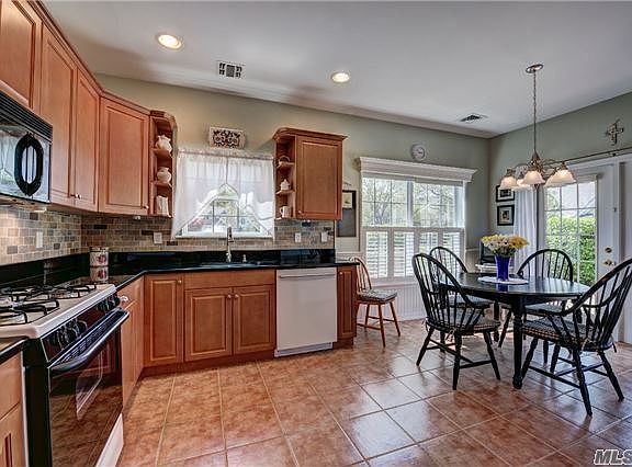 5th image of 1 Golden Spruce Dr