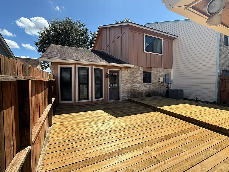 101 Maplewood Dr #26 — Photo 3