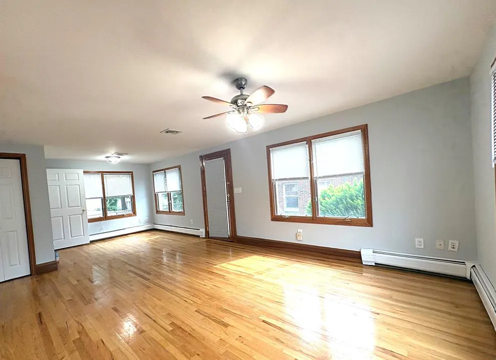 2 bed, 1200 sqft, $3,300 — Photo 4