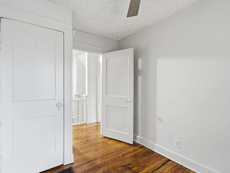 825 E 36th St — Photo 28