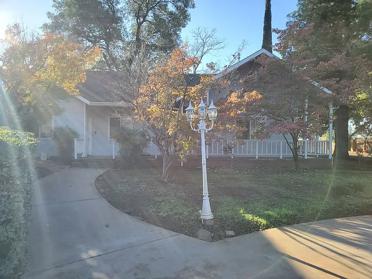 1661 Manzanita Ave — Photo 8