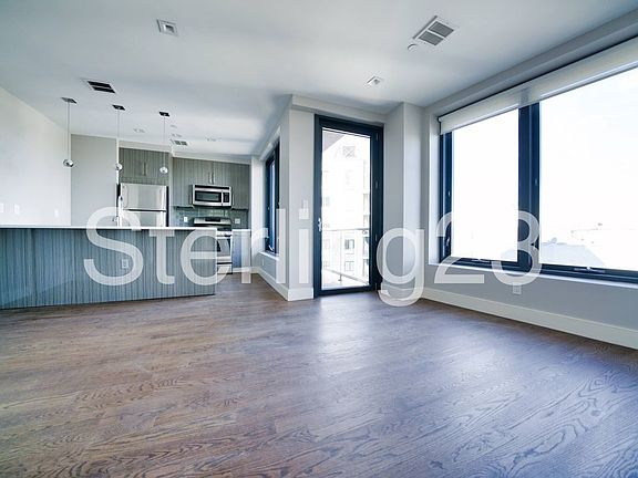 4th image of 2718 Hoyt Ave S APT 4B