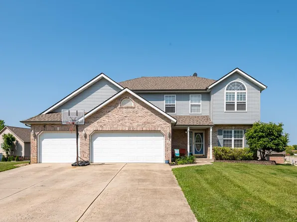 1 Oak Leaf Dr, Maryville, IL 62062