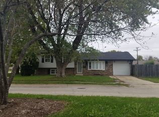 690 Armitage Ave, Glendale Heights, IL 60139