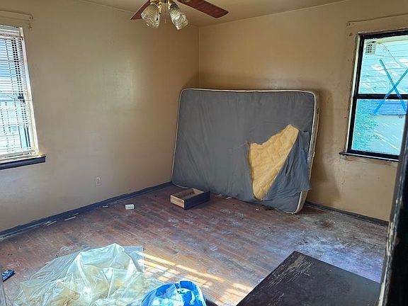 4th image of 60 E Mallory Ave