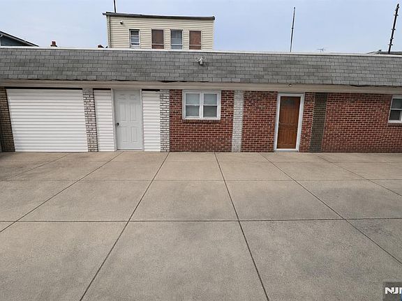 3rd image of 287-289 New York Ave