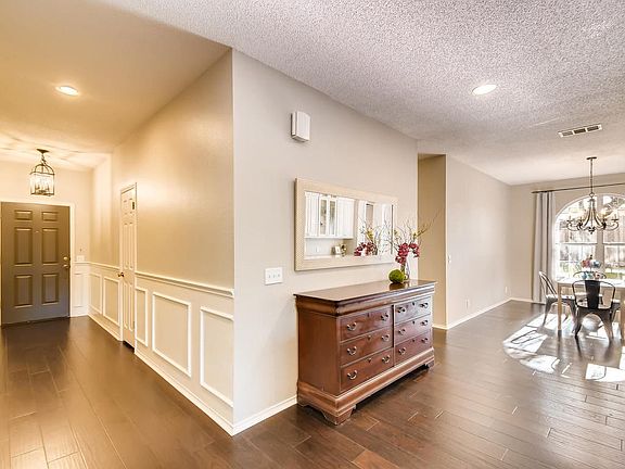 4th image of 1601 Sharon Pl