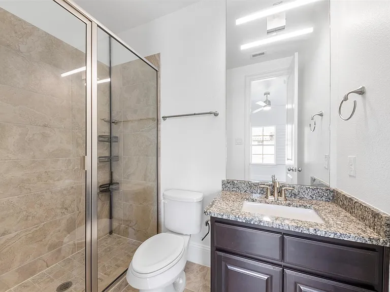 908 Amelia St — Photo 37