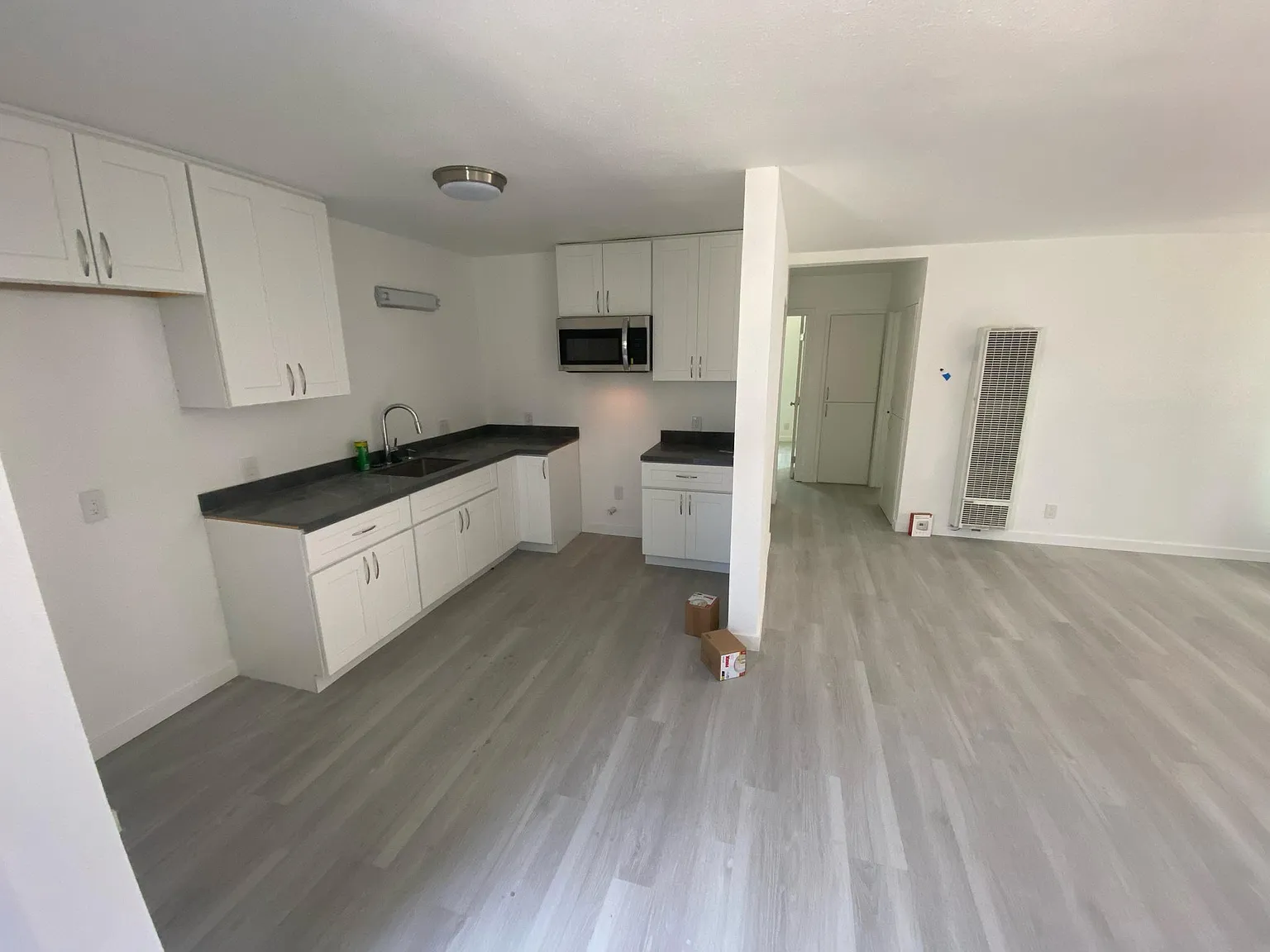 2 bed, 700 sqft, $2,300 — Photo 3