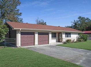 5300 Main Ave, Groves, TX 77619