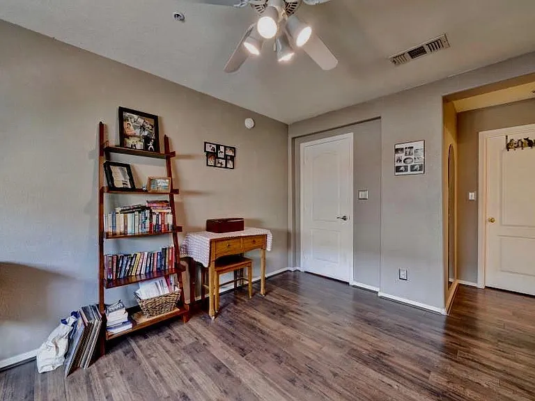 Secondary bedroom