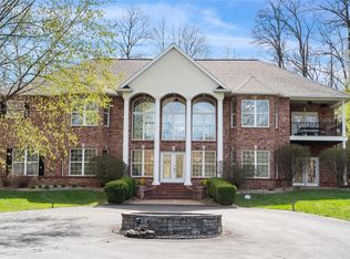 17 Manderly Place Dr, O'Fallon, MO 63366