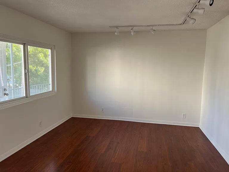 Roomy Living space with large south-facing windows