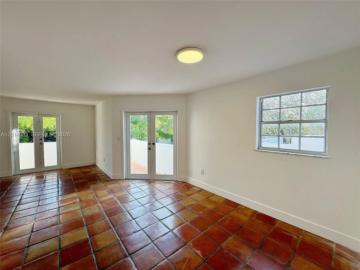 Building Photo - 2918 Bird Ave #7