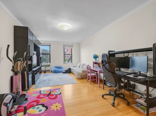 415 Ocean Parkway image 1 of 11
