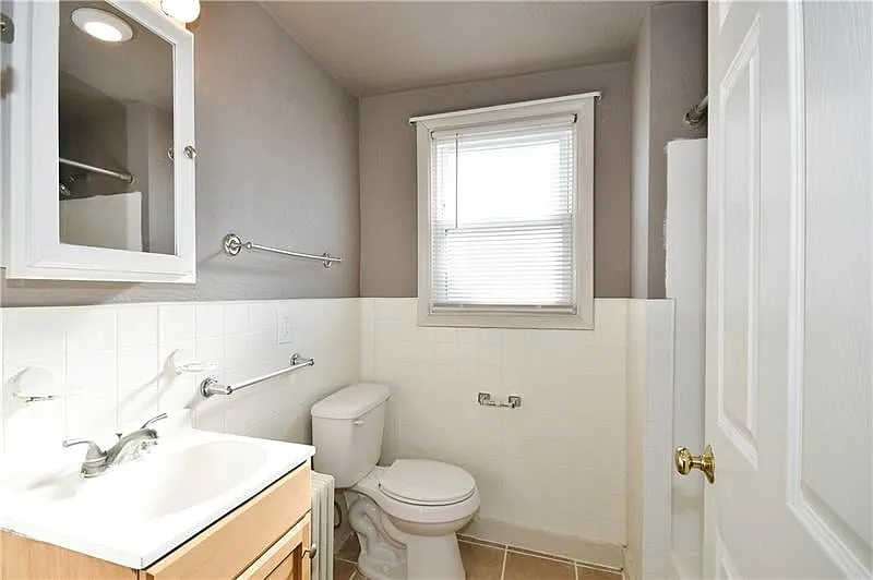 4 bed, 2340 sqft, $1,800 — Photo 3