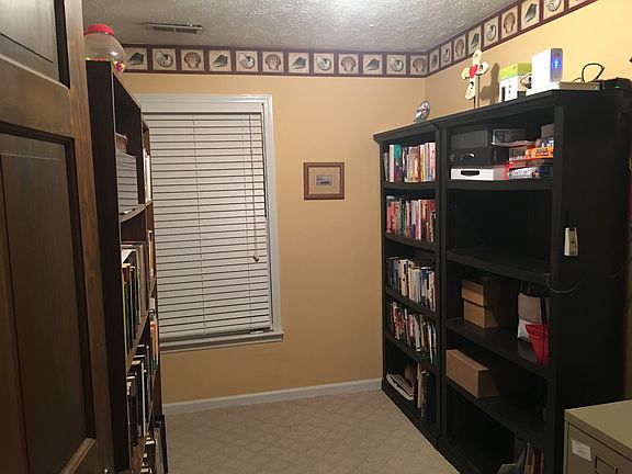 Bedroom/library