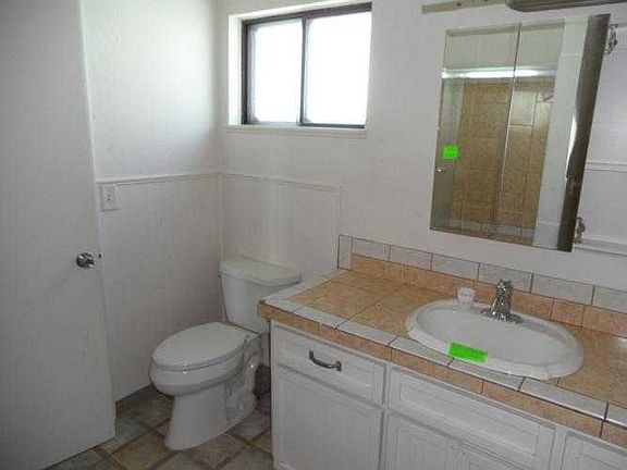 Unit 2 Main Bath (Continental)
