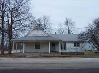 207 E Main St, Elnora, IN 47529