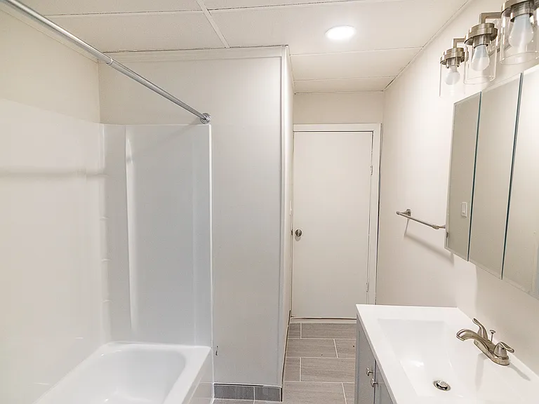 125 Front St #A — Photo 8