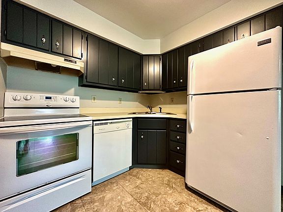 3rd image of 9439 Green Park Gardens Dr APT G
