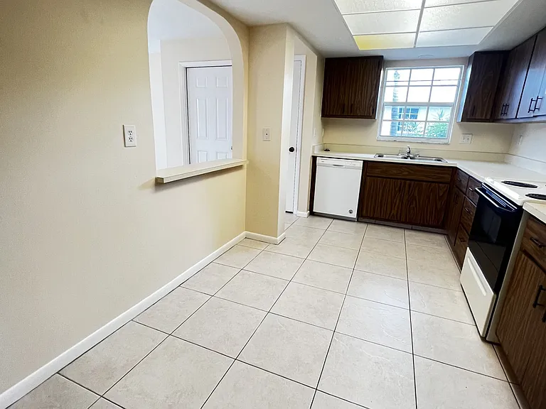 609 SE 23rd Pl #1 — Photo 11