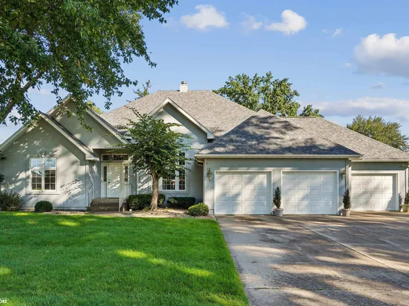 2 Old Colony Rd, Burlington, IA 52601