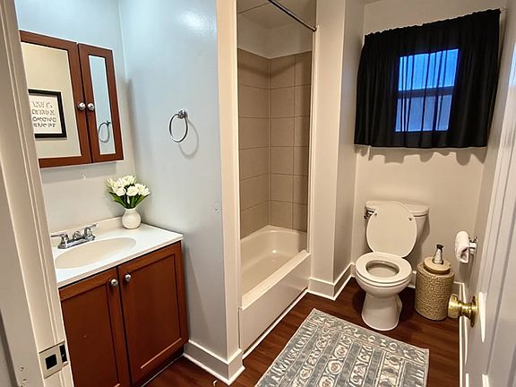5th image of 544 Brown St #2