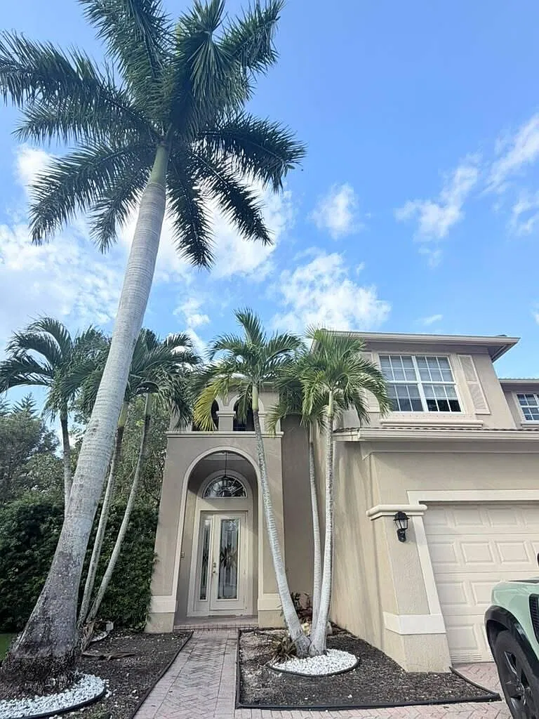 5 bed, 4.5 bath, 3144 sqft, $8,900 — Photo 2