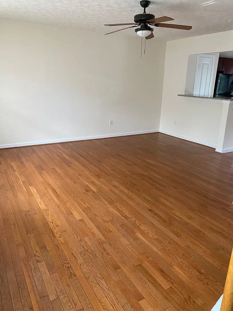 3 Bedroom, 3.5 Bath Townhouse with Full Finished Walk-out Basement — Photo 2