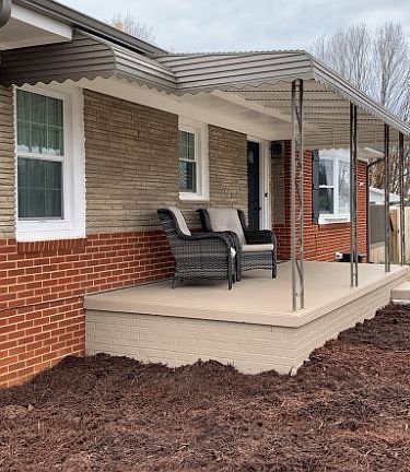 2nd image of 528 E Hillcrest Dr
