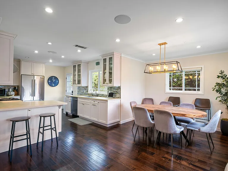 231 Avenue D — Photo 11