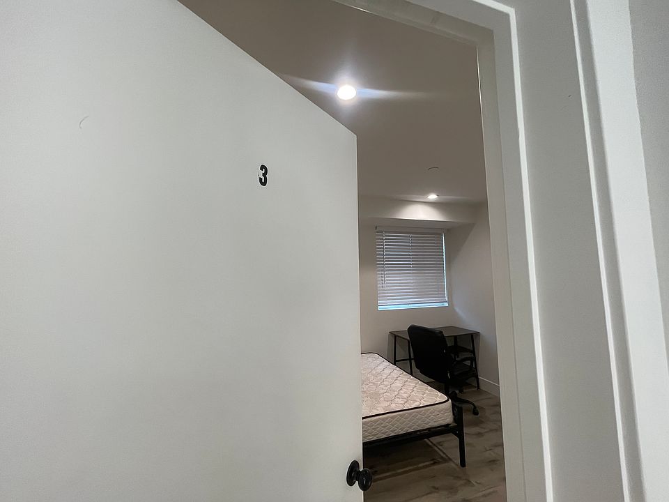 1st image of 1532 W 37th St #1530