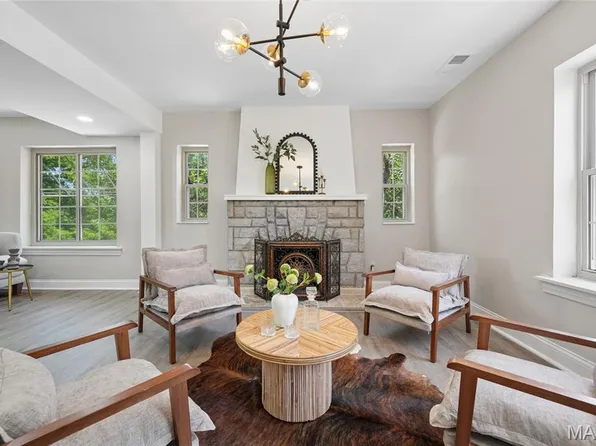 511 Forder Rd, Saint Louis, MO 63129