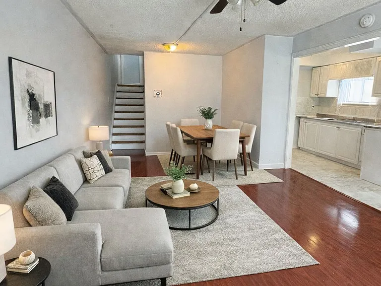 7465 Discus Cres — Photo 3