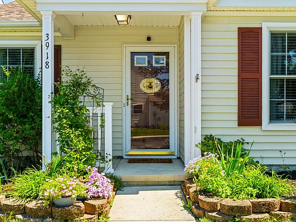 4th image of 3918 Cleggan St #172
