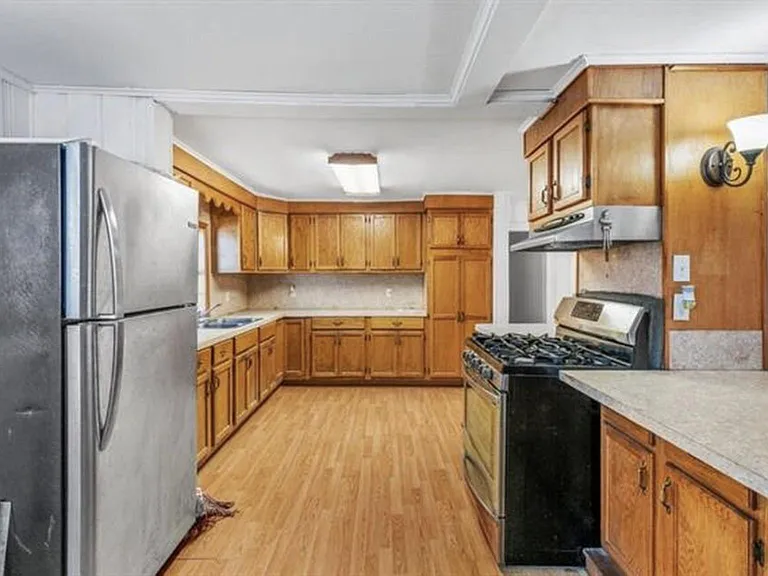 Here is the kitchen that has tons of cabinet space. Gas stove, & refrigerator. If you want to bring in your own appliances that can be discussed.