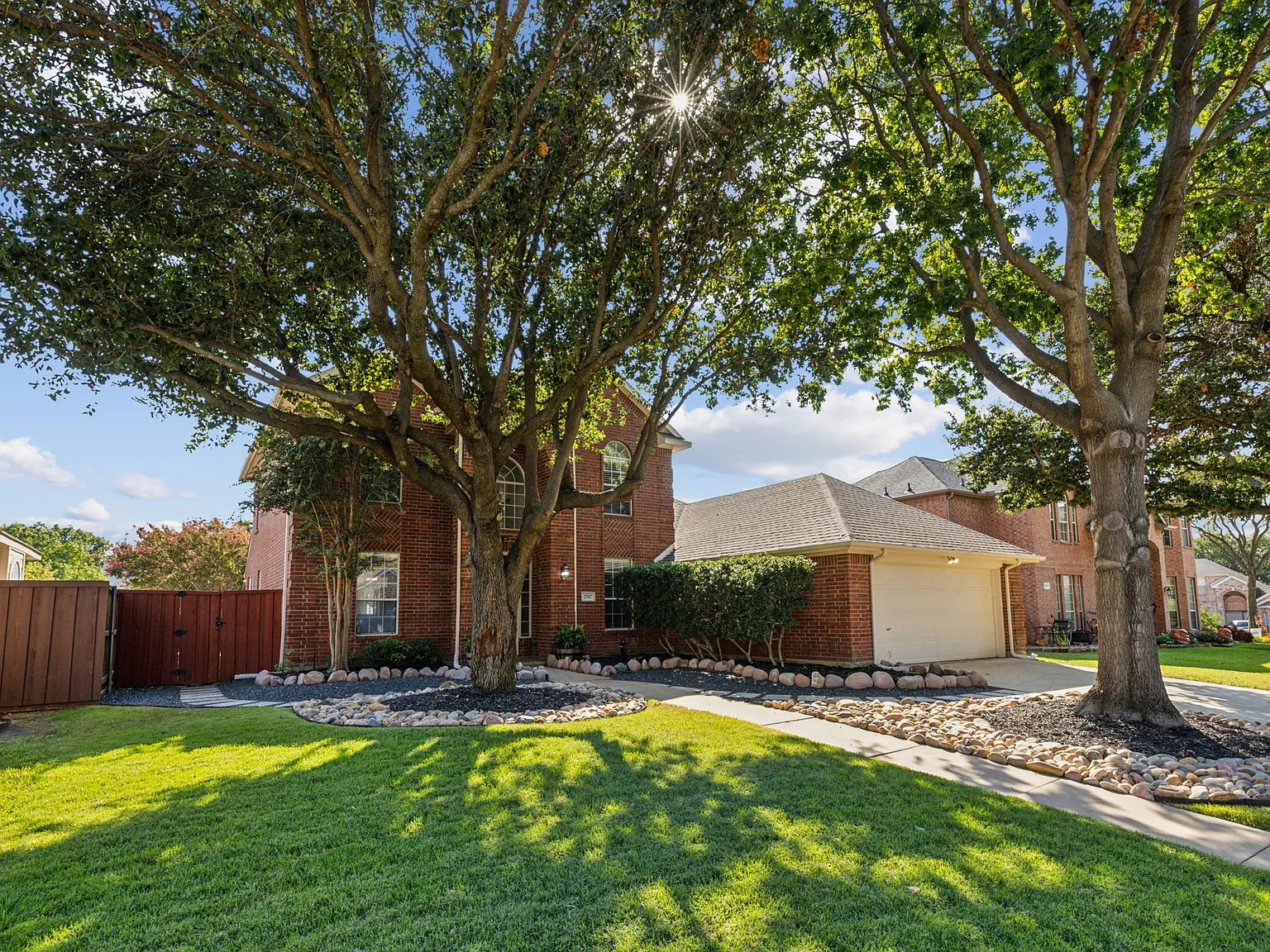 5 bed, 2651 sqft, $9,882 — Photo 3