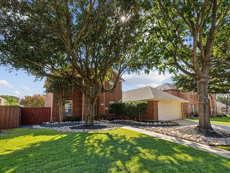 2917 Tophill Ln — Photo 3
